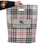 نایلون دسته دار دسته تقویتی طرح Burberry سایز 50 در 40 سانتی متر
